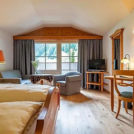Naturhotel Laerchenhof Hotel Mittelberg