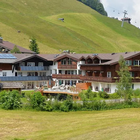 فندق Naturhotel Laerchenhof 3*